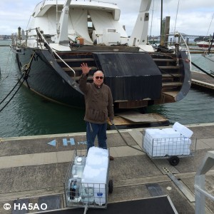 K5GS moving many liters of water from shore to the Evohe